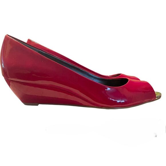 ALFANI RED PATENT PEEP TOE WEDGE, 9.5 - Picture 2 of 7